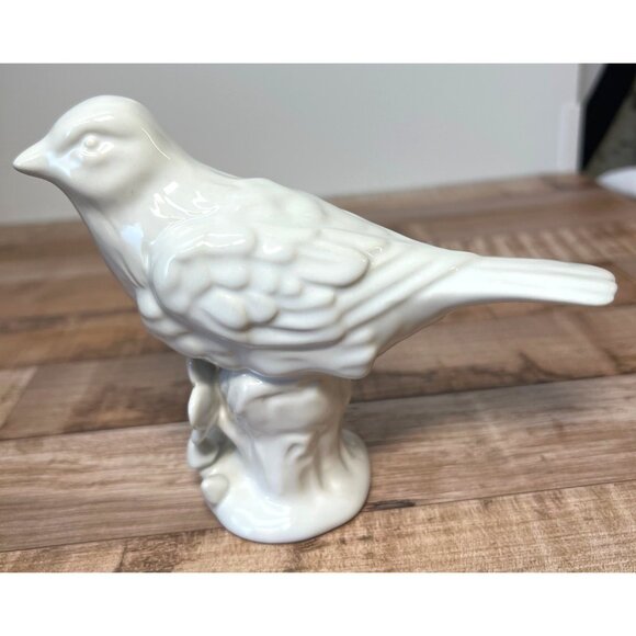 Vintage White Ceramic Bird Figurine On Floral Base Glossy Finish Collectible Hom - Picture 2 of 4
